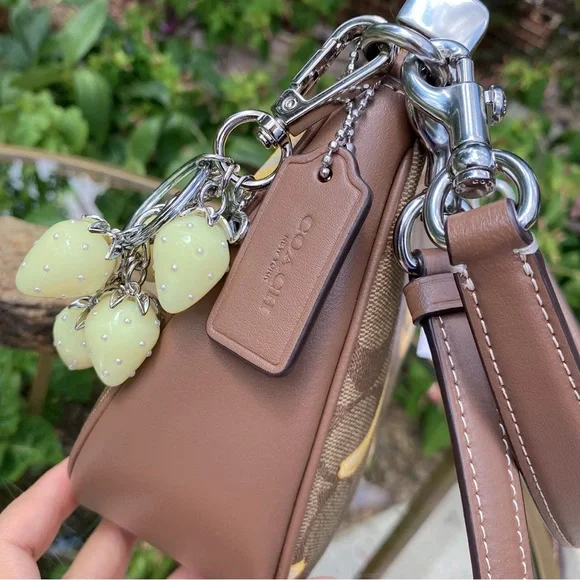 NWT COACH TERI SHOULDER BAG IN SIGNATURE CANVAS WITH BANANA PRINT (CR289) - Picture 6 of 12